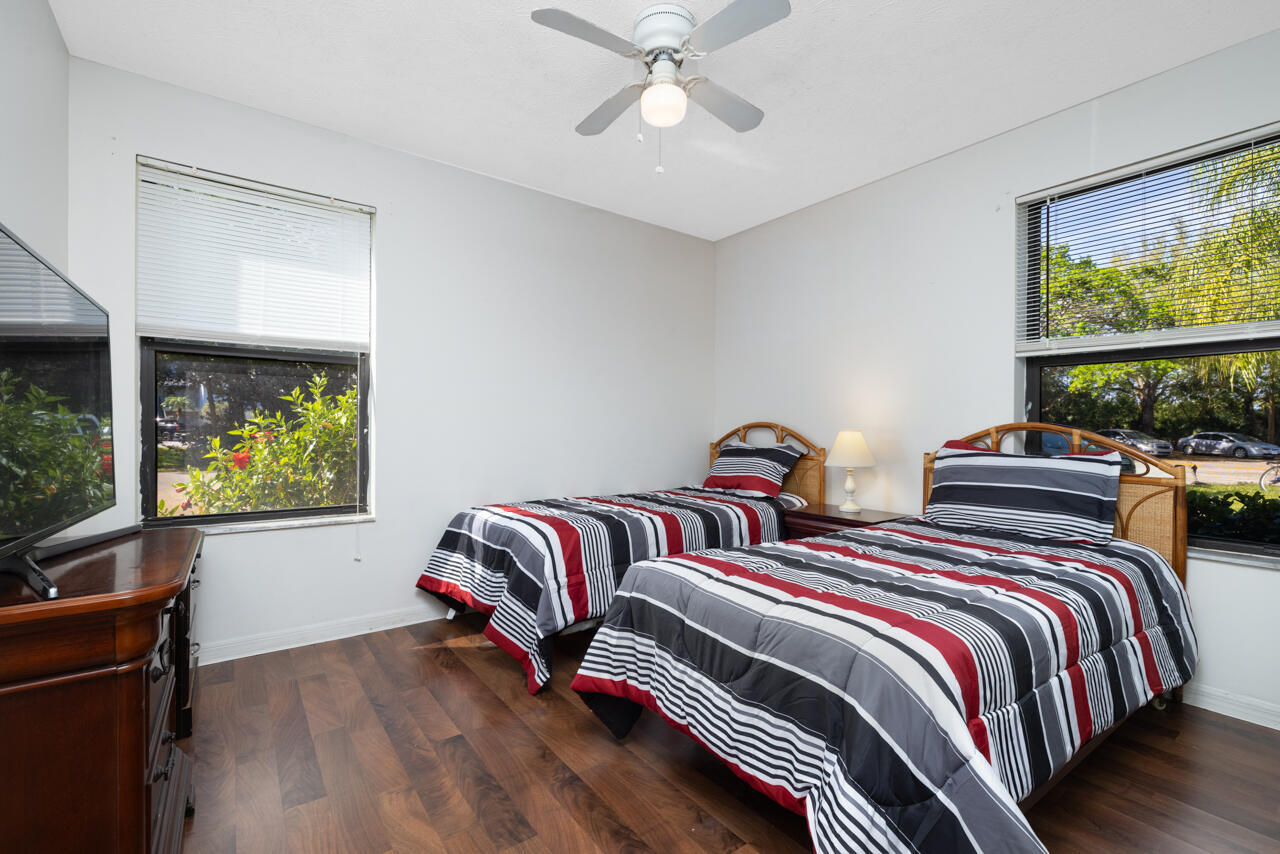 6547 SE Federal Highway 101