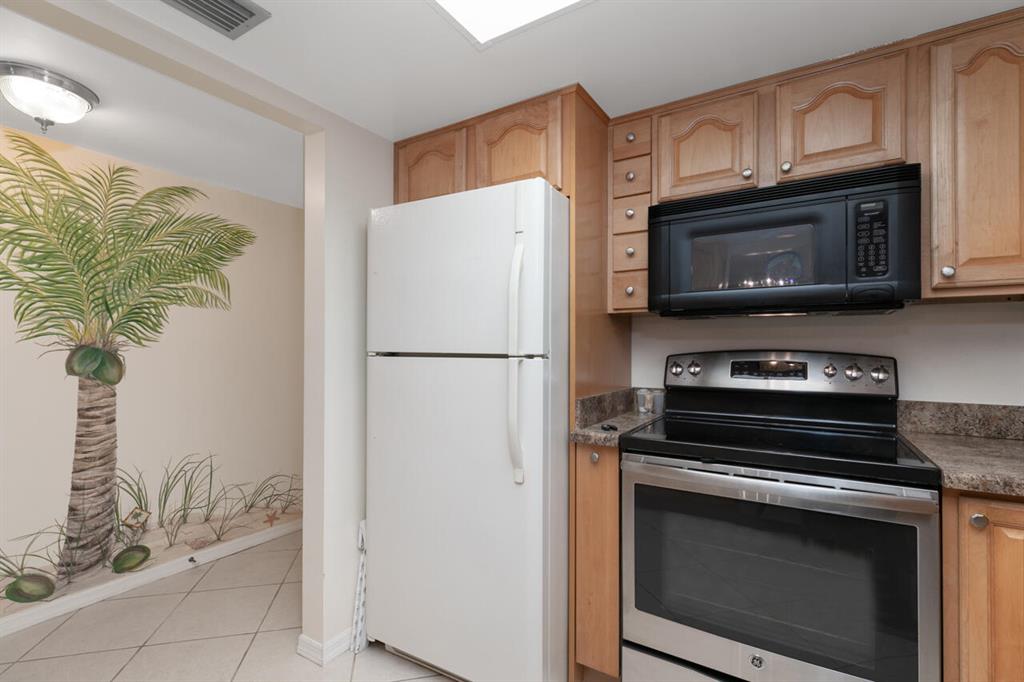 271 SW South River Drive 102