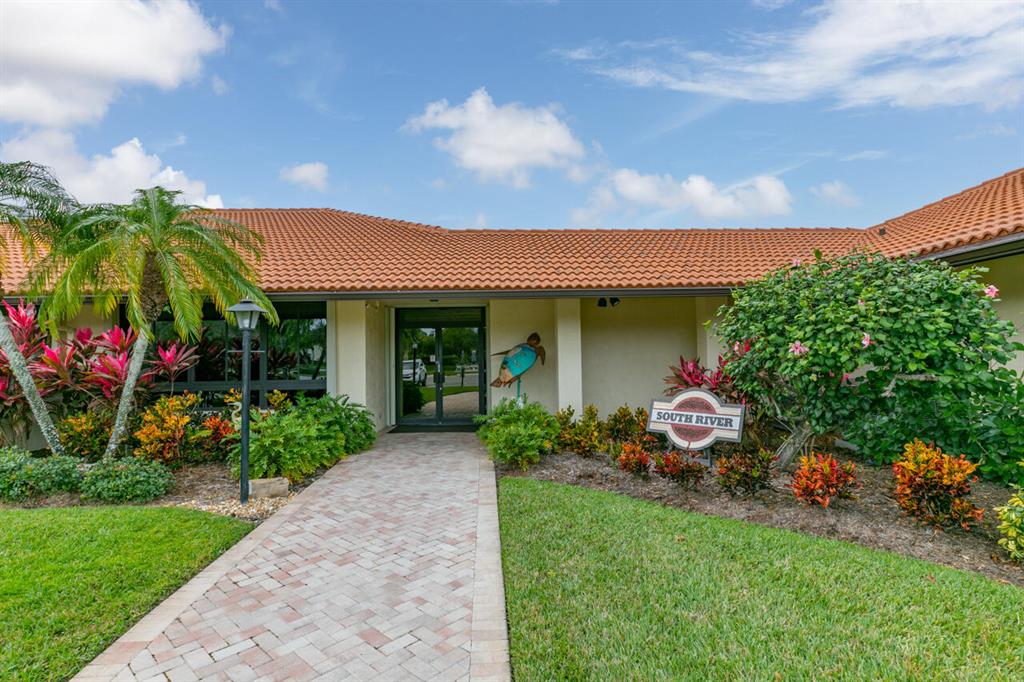 271 SW South River Drive 102