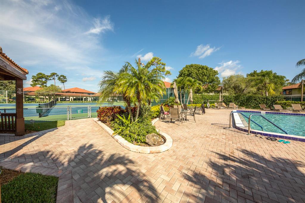 271 SW South River Drive 102