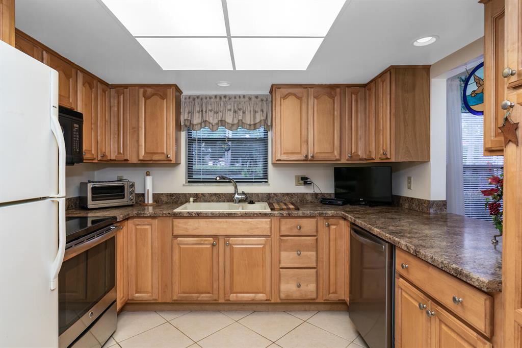 271 SW South River Drive 102