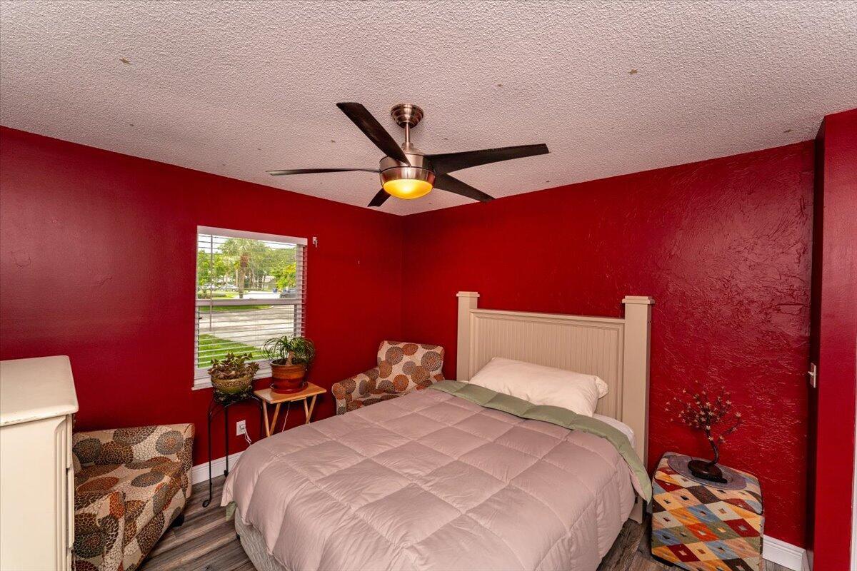 665 NE Wax Myrtle Way