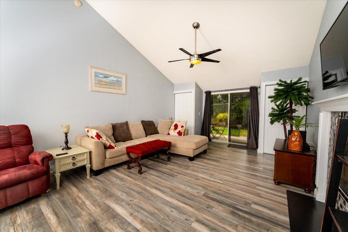 665 NE Wax Myrtle Way