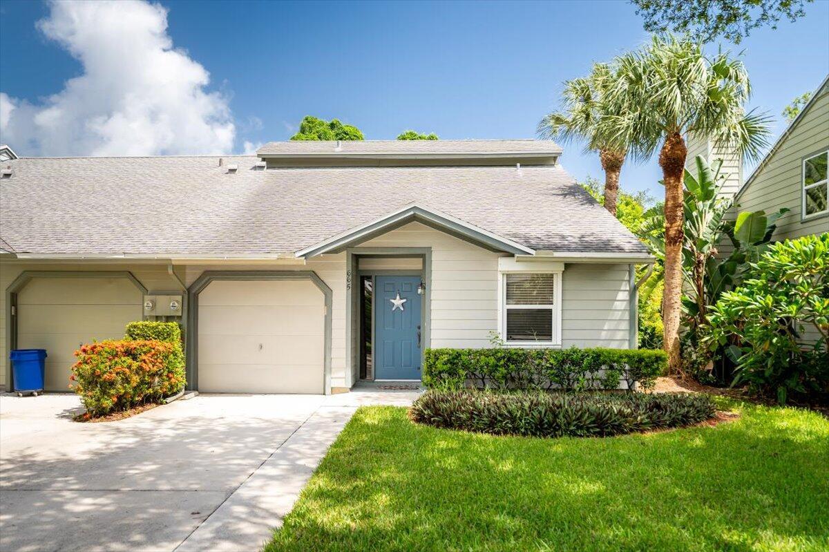 665 NE Wax Myrtle Way