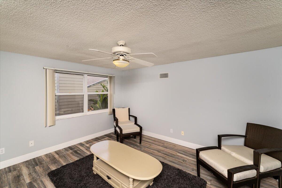 665 NE Wax Myrtle Way