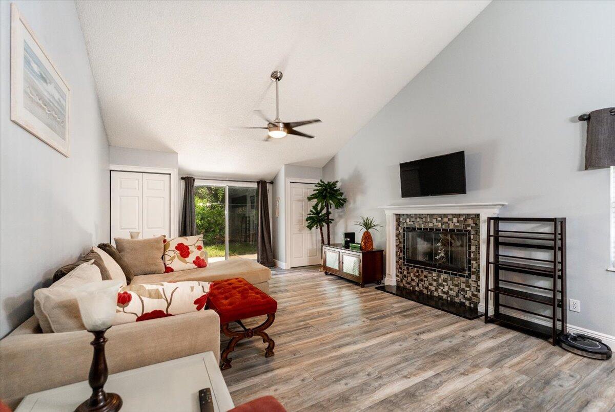 665 NE Wax Myrtle Way
