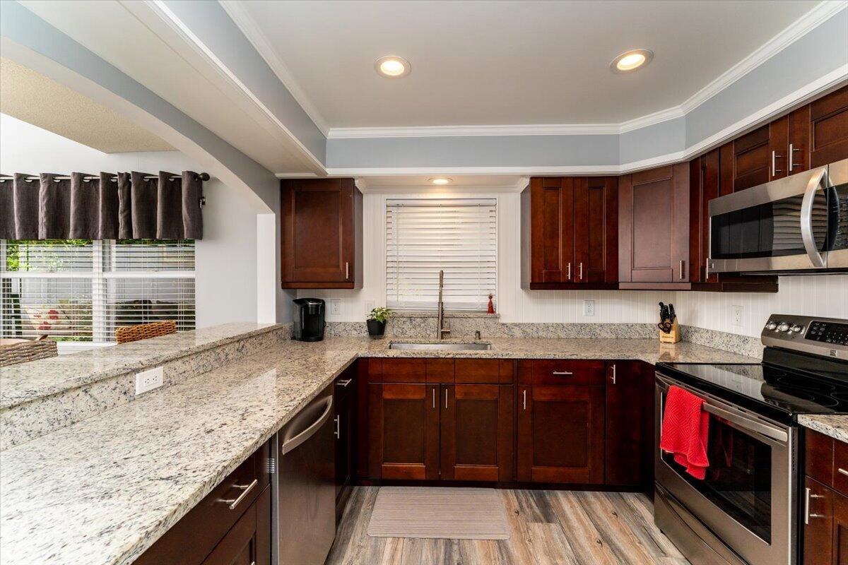 665 NE Wax Myrtle Way