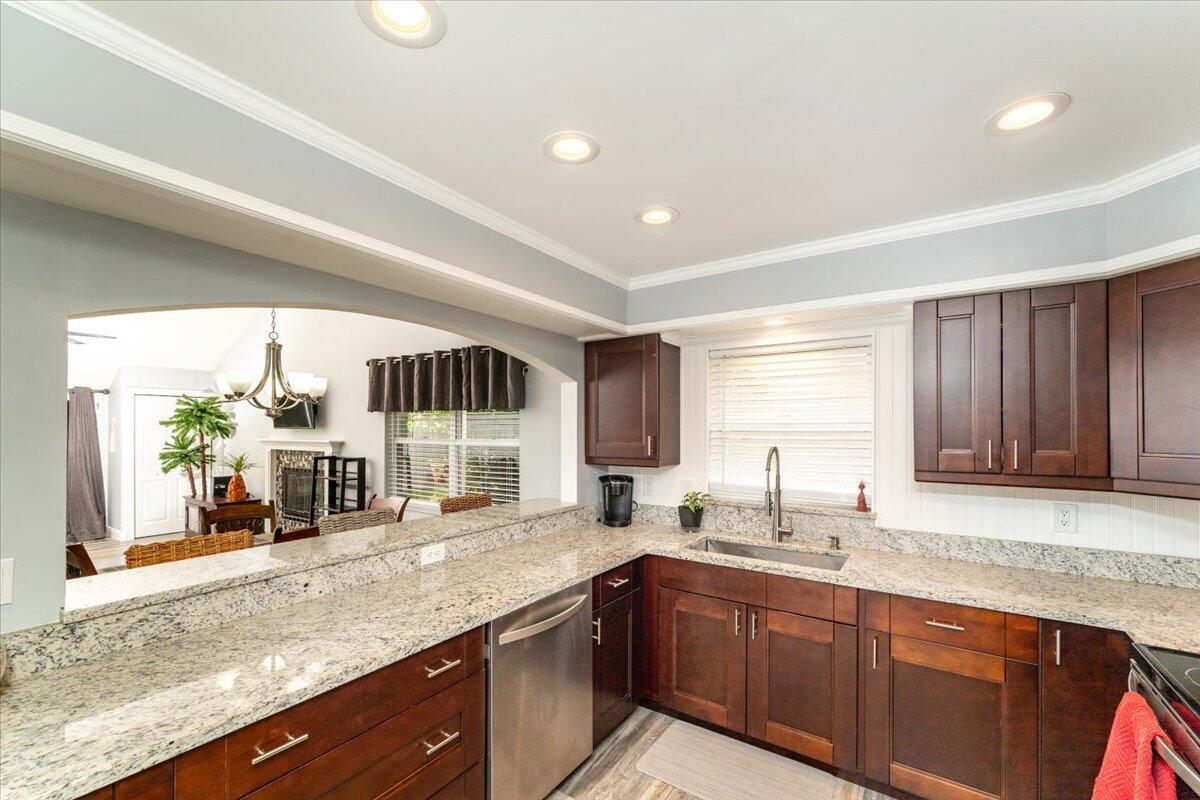 665 NE Wax Myrtle Way