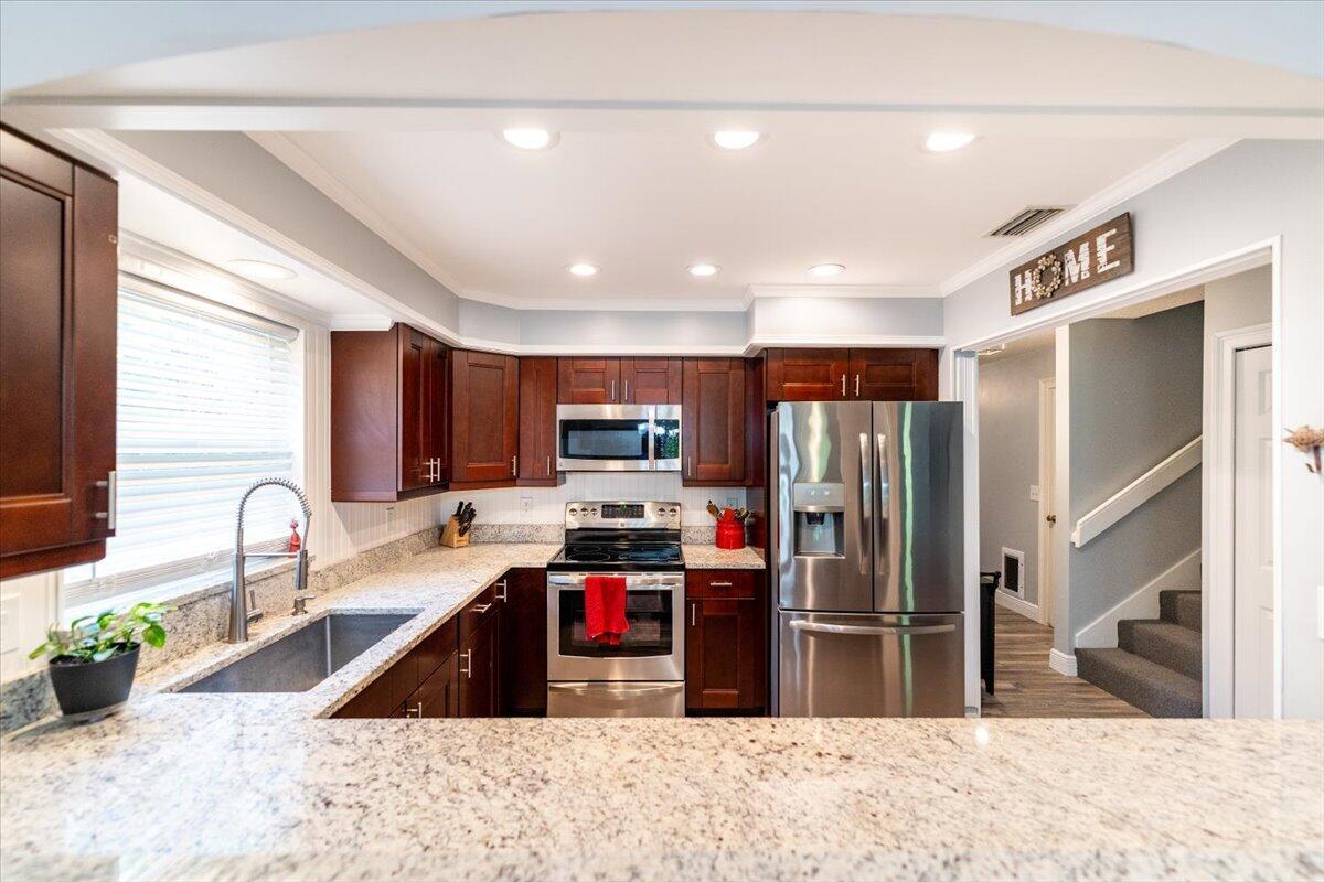 665 NE Wax Myrtle Way