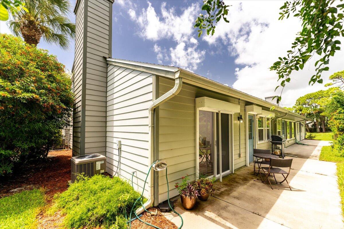 665 NE Wax Myrtle Way