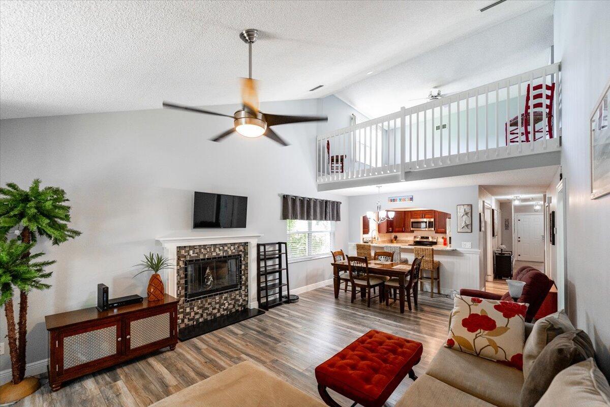 665 NE Wax Myrtle Way
