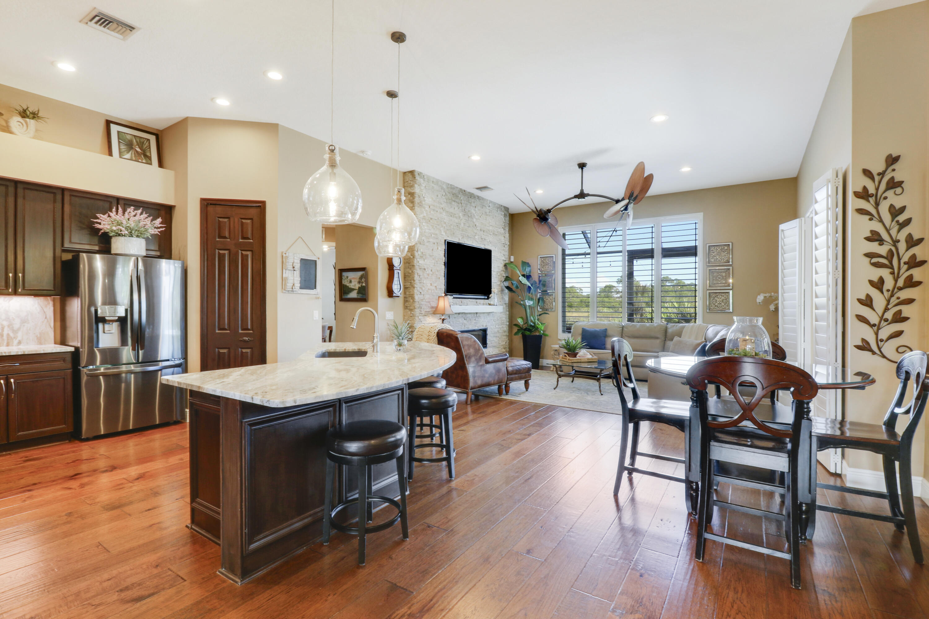 6859 SE Sleepy Hollow Lane