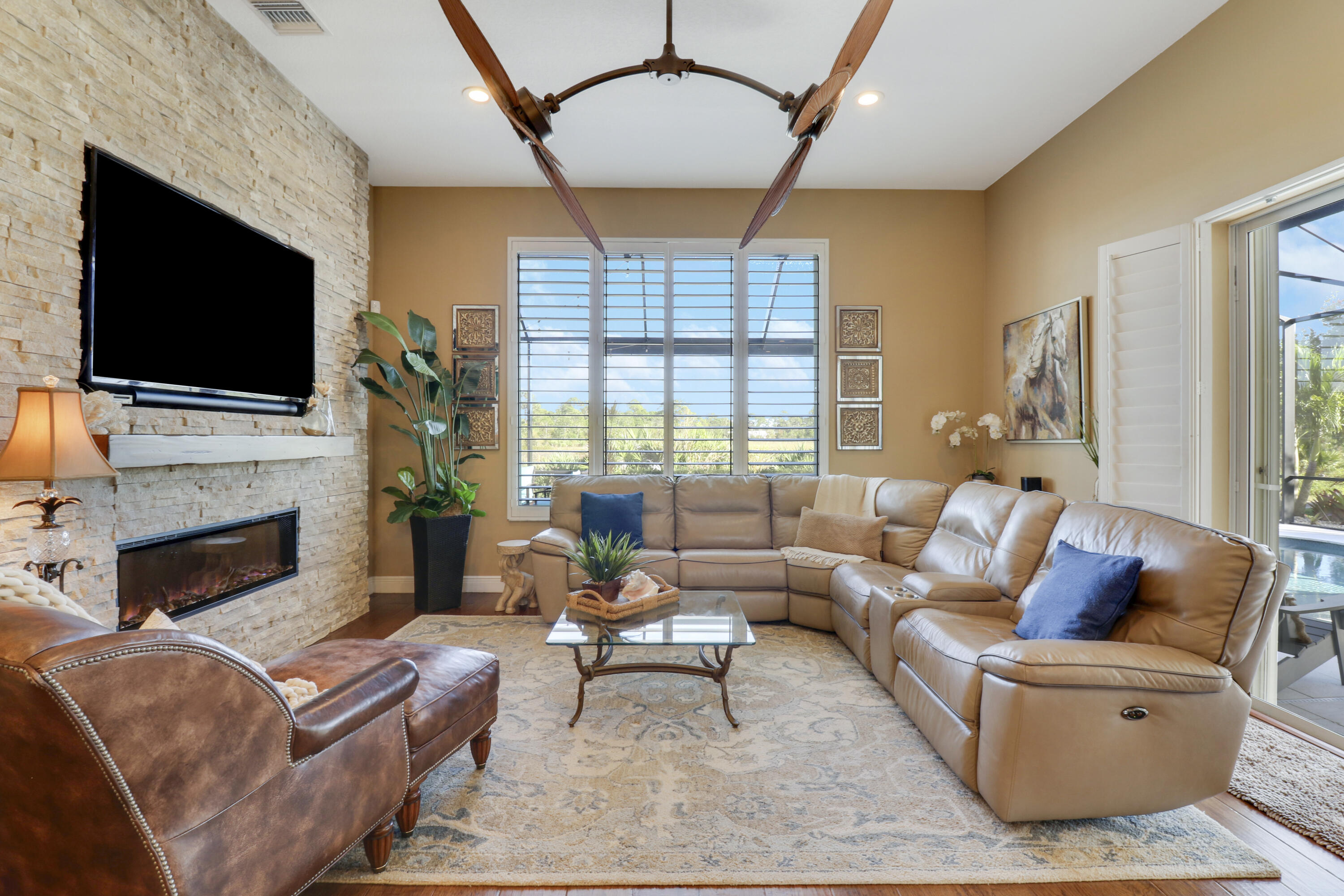 6859 SE Sleepy Hollow Lane