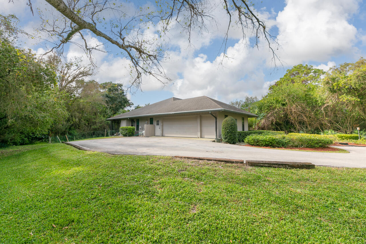 1634 SW Saint Andrews Drive