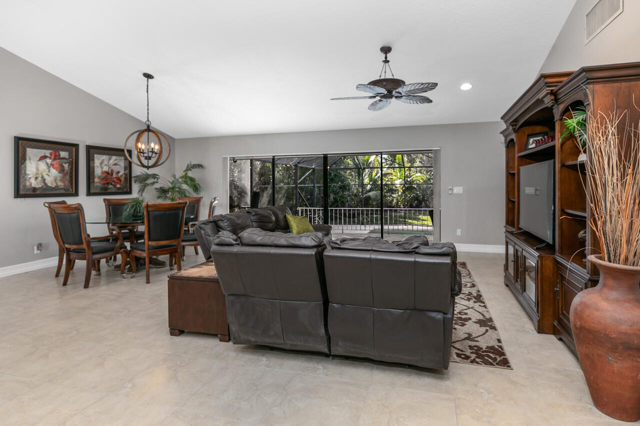 1634 SW Saint Andrews Drive