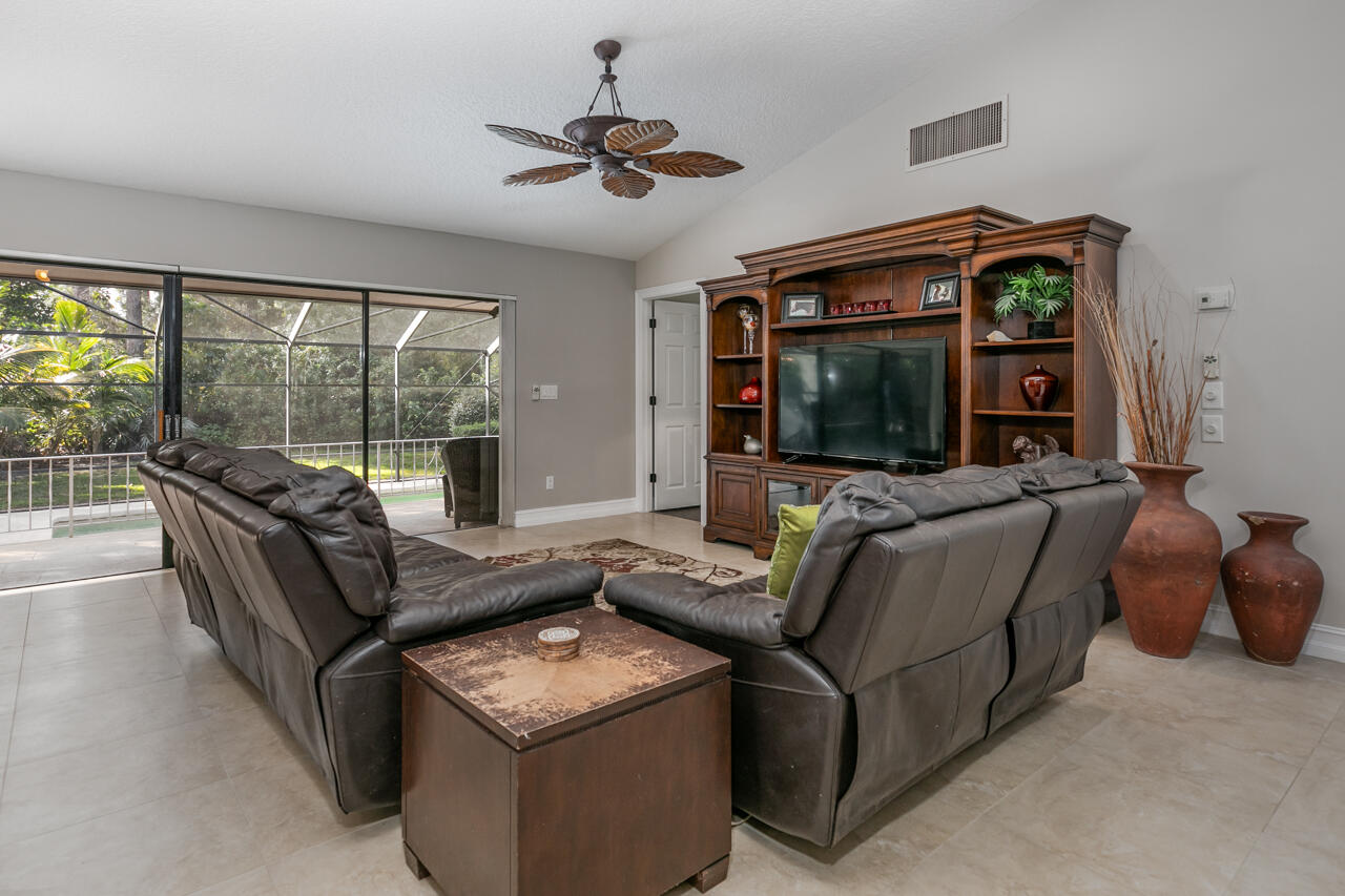 1634 SW Saint Andrews Drive