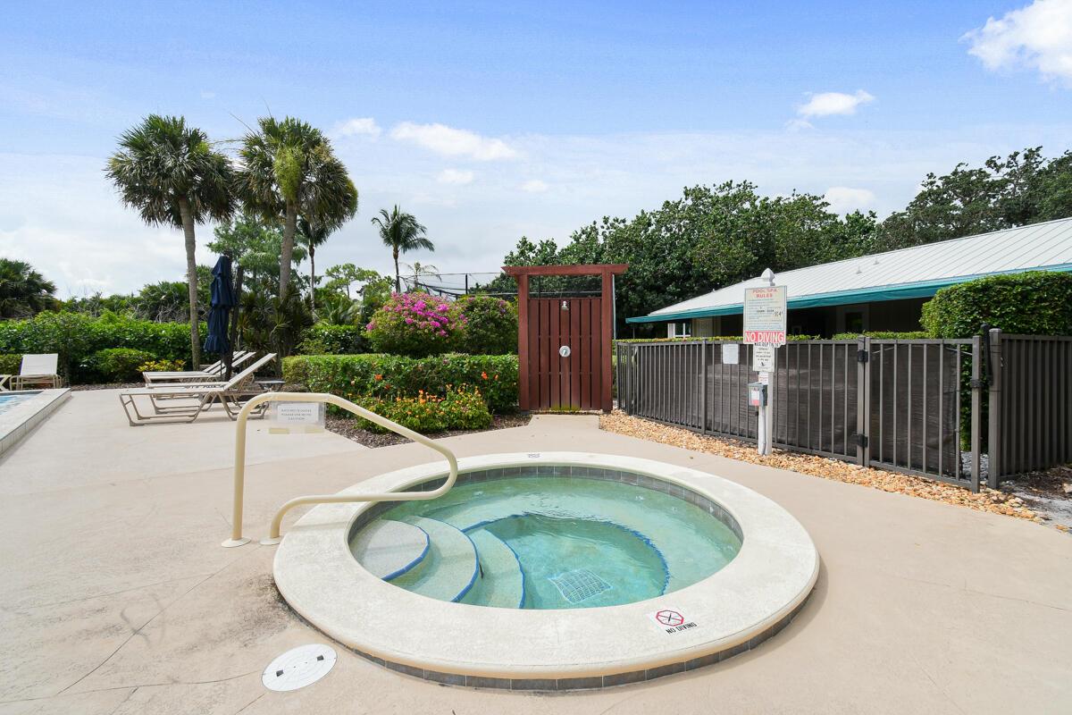 8144 SE Cypress Point Place