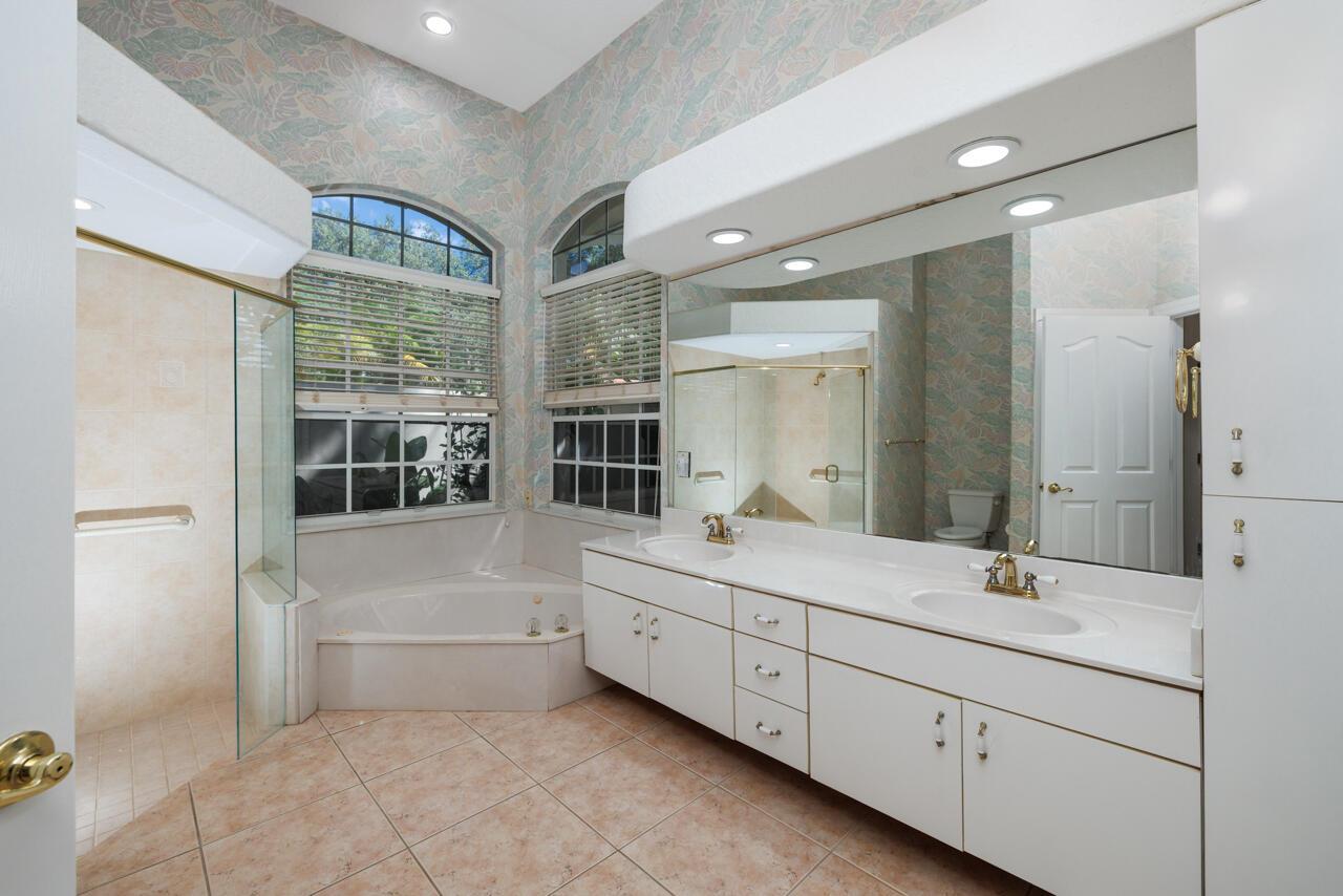 8120 SE Windjammer Way