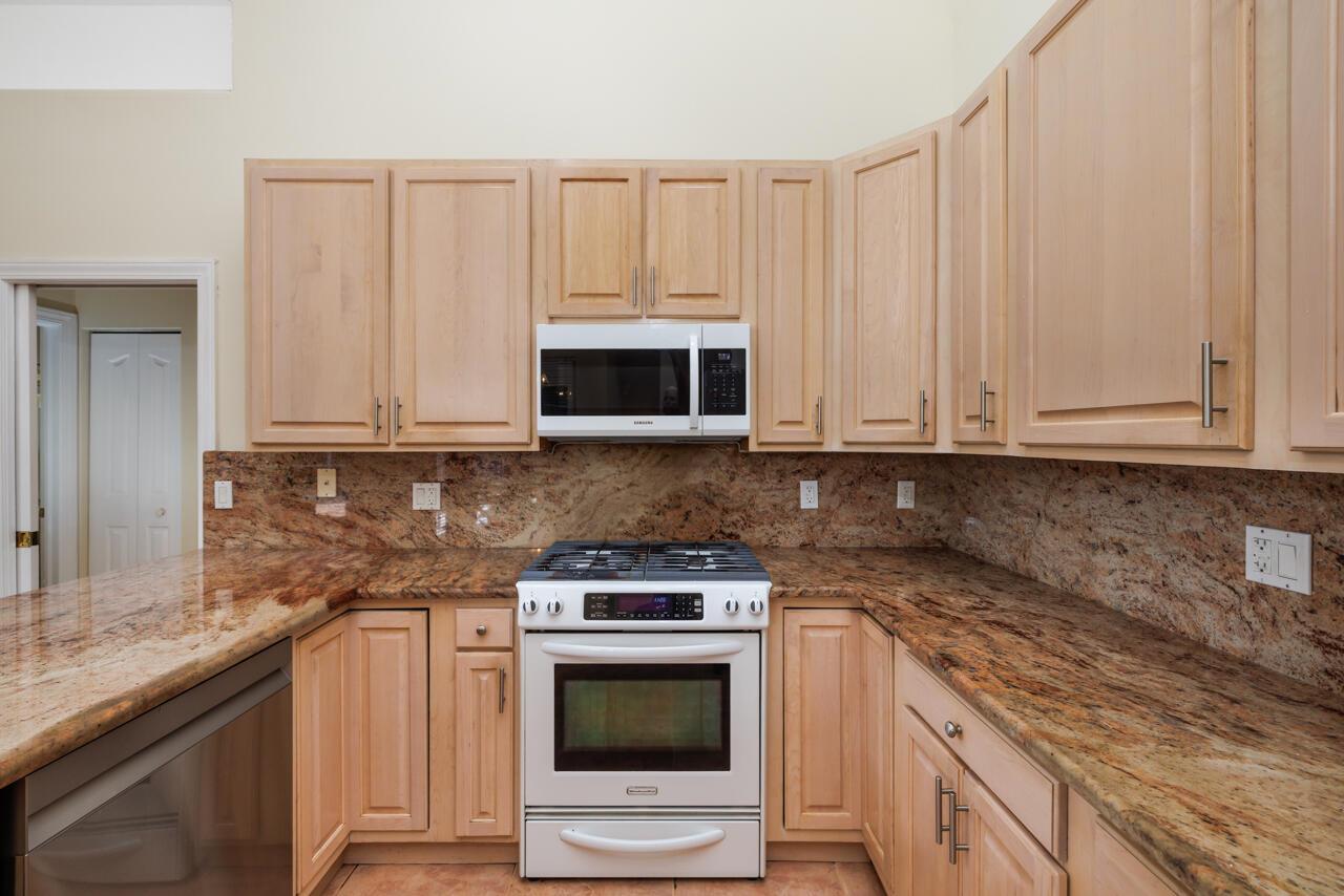 8120 SE Windjammer Way