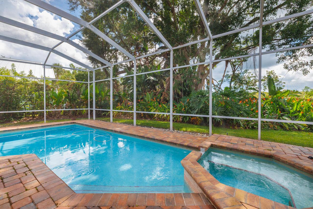 8120 SE Windjammer Way