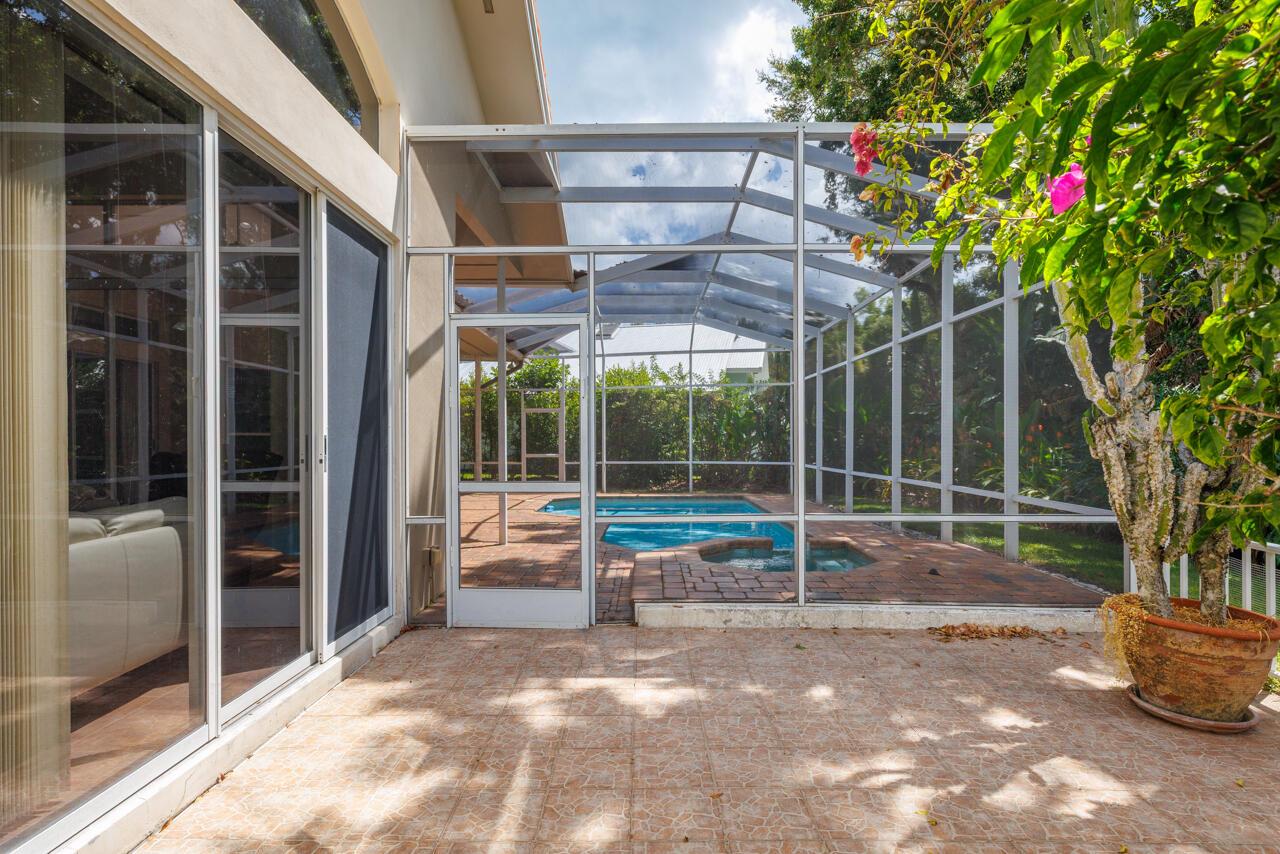 8120 SE Windjammer Way