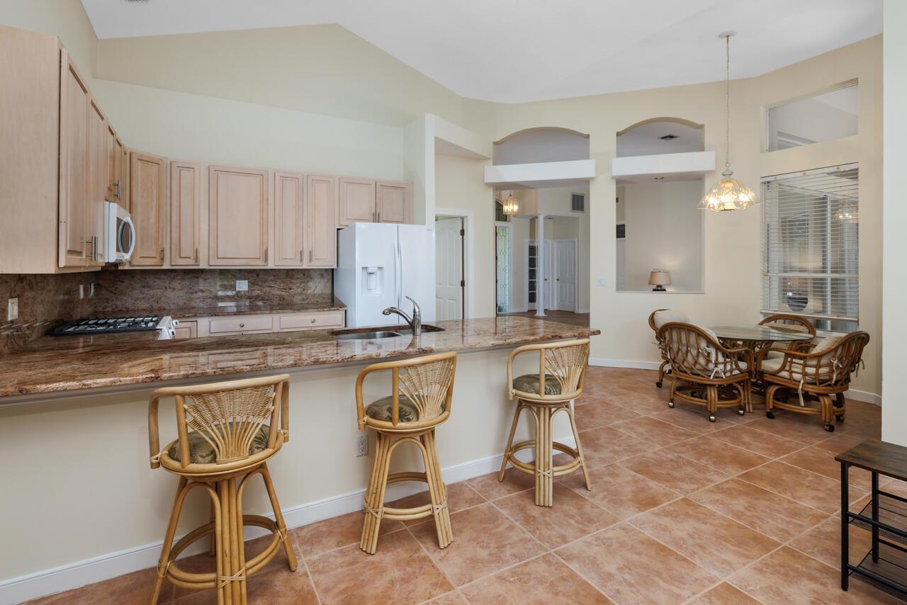 8120 SE Windjammer Way