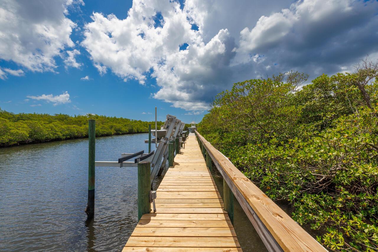 8120 SE Windjammer Way