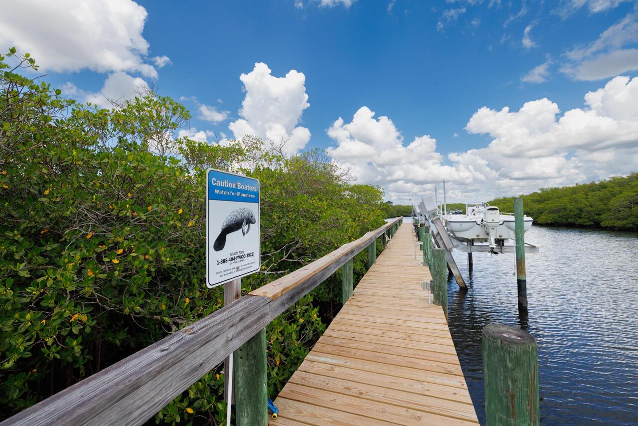 8120 SE Windjammer Way