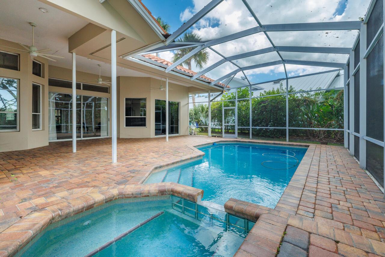 8120 SE Windjammer Way