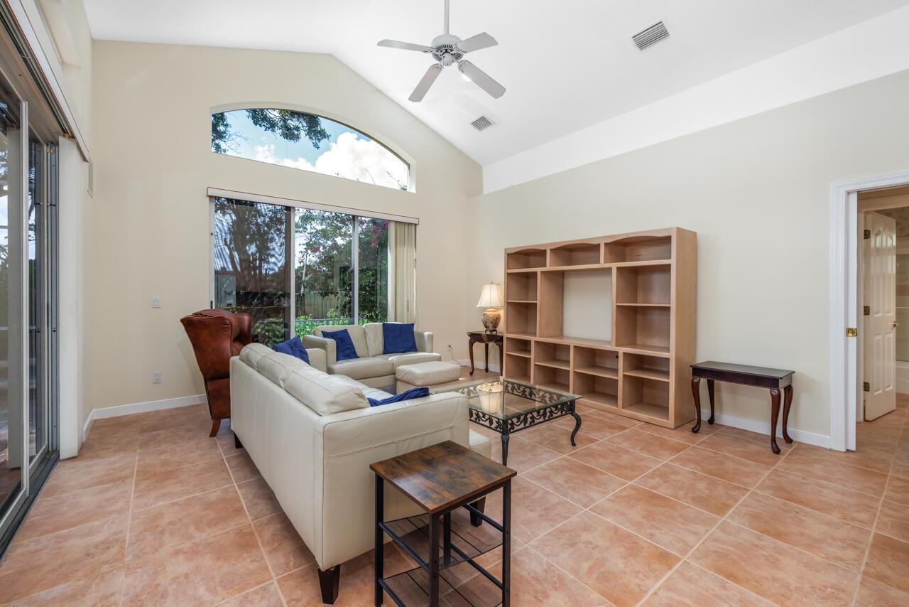 8120 SE Windjammer Way