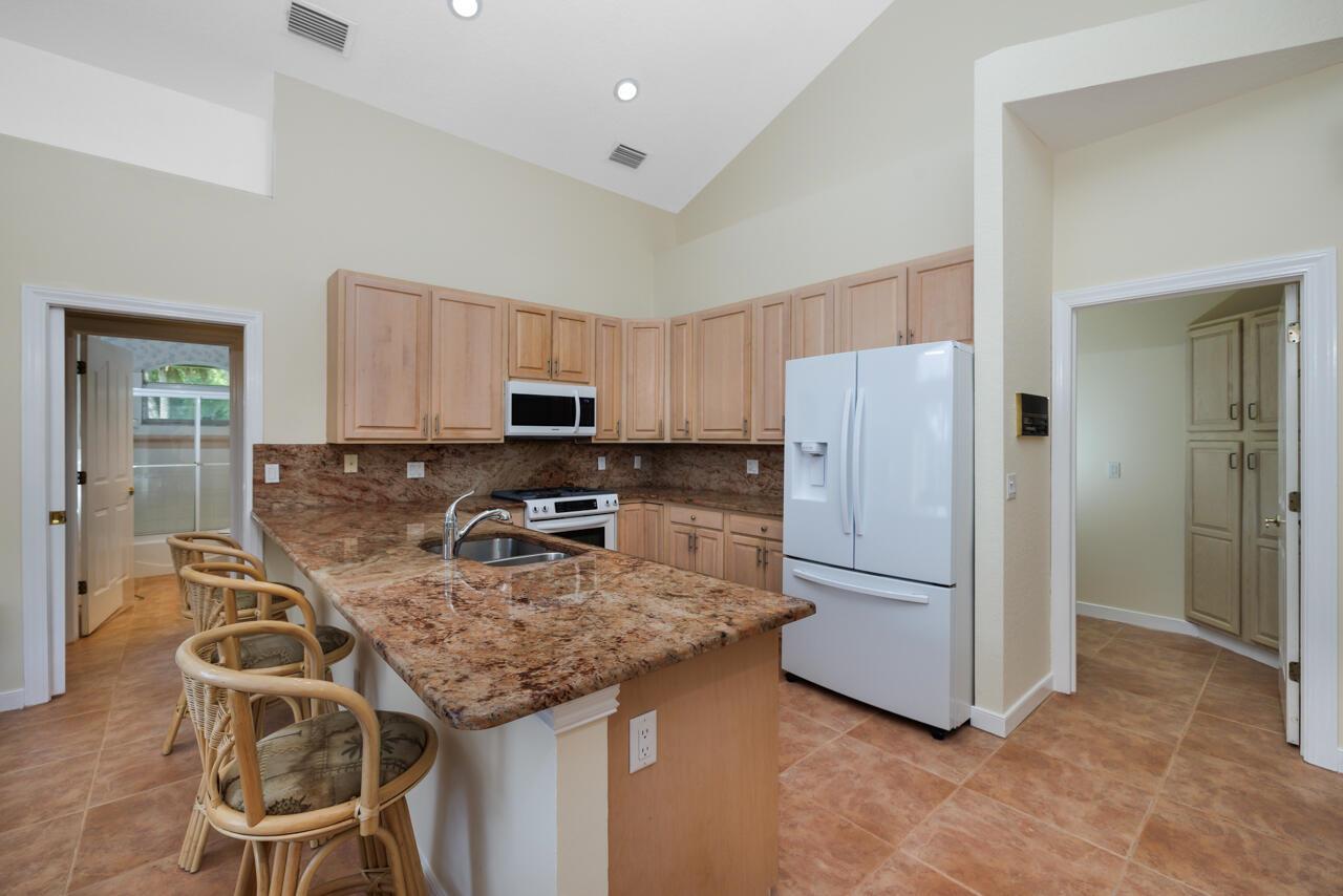 8120 SE Windjammer Way