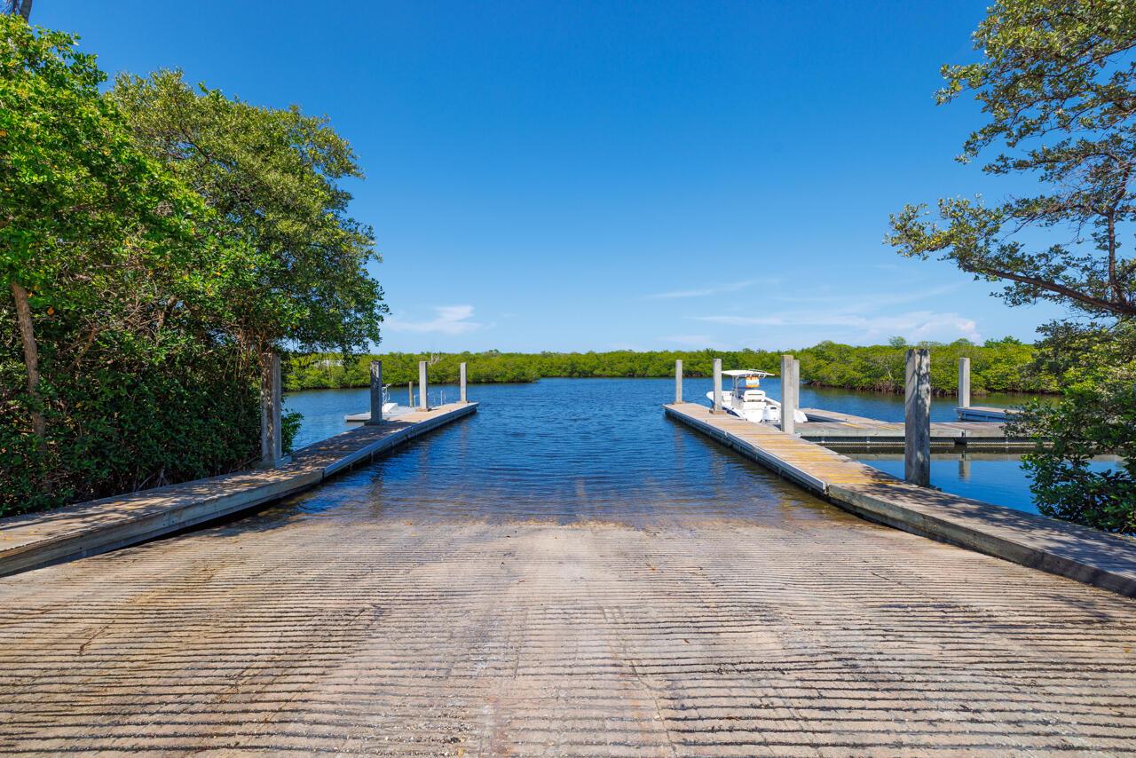 8120 SE Windjammer Way