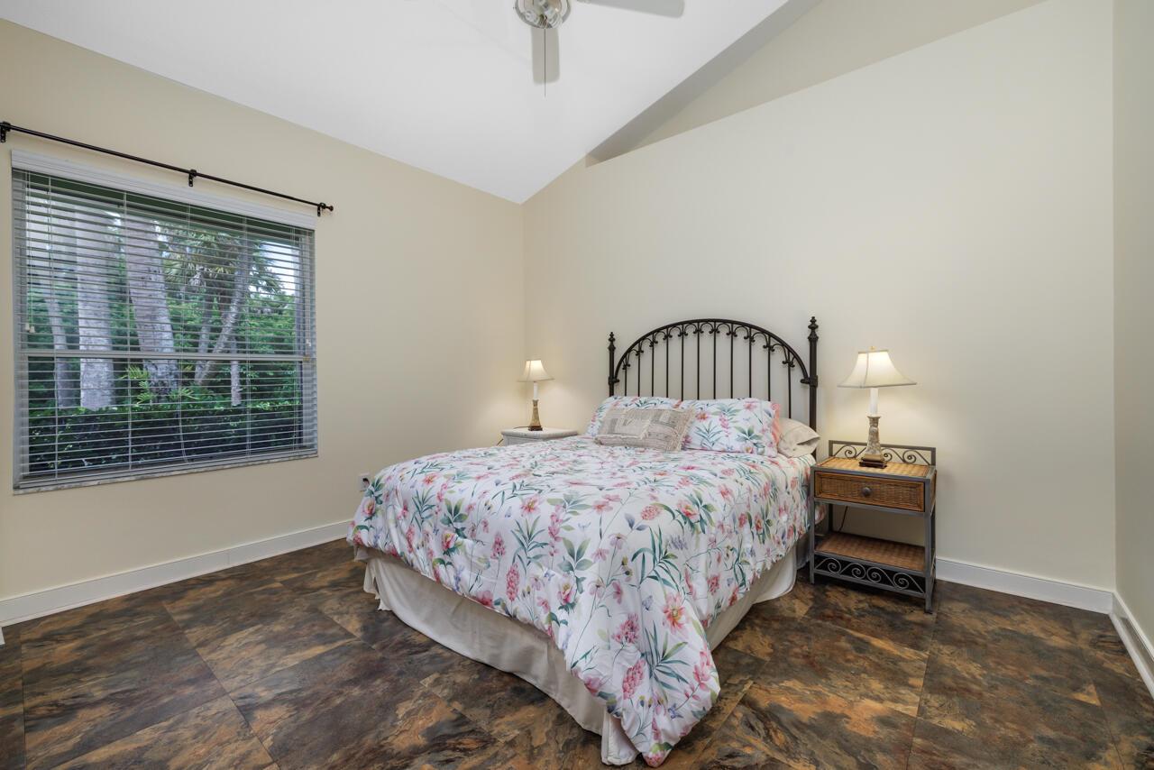 8120 SE Windjammer Way