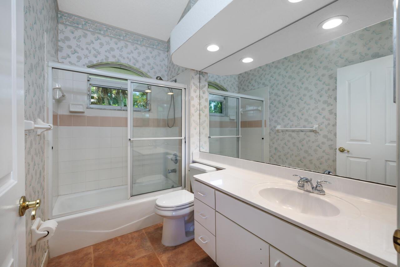 8120 SE Windjammer Way