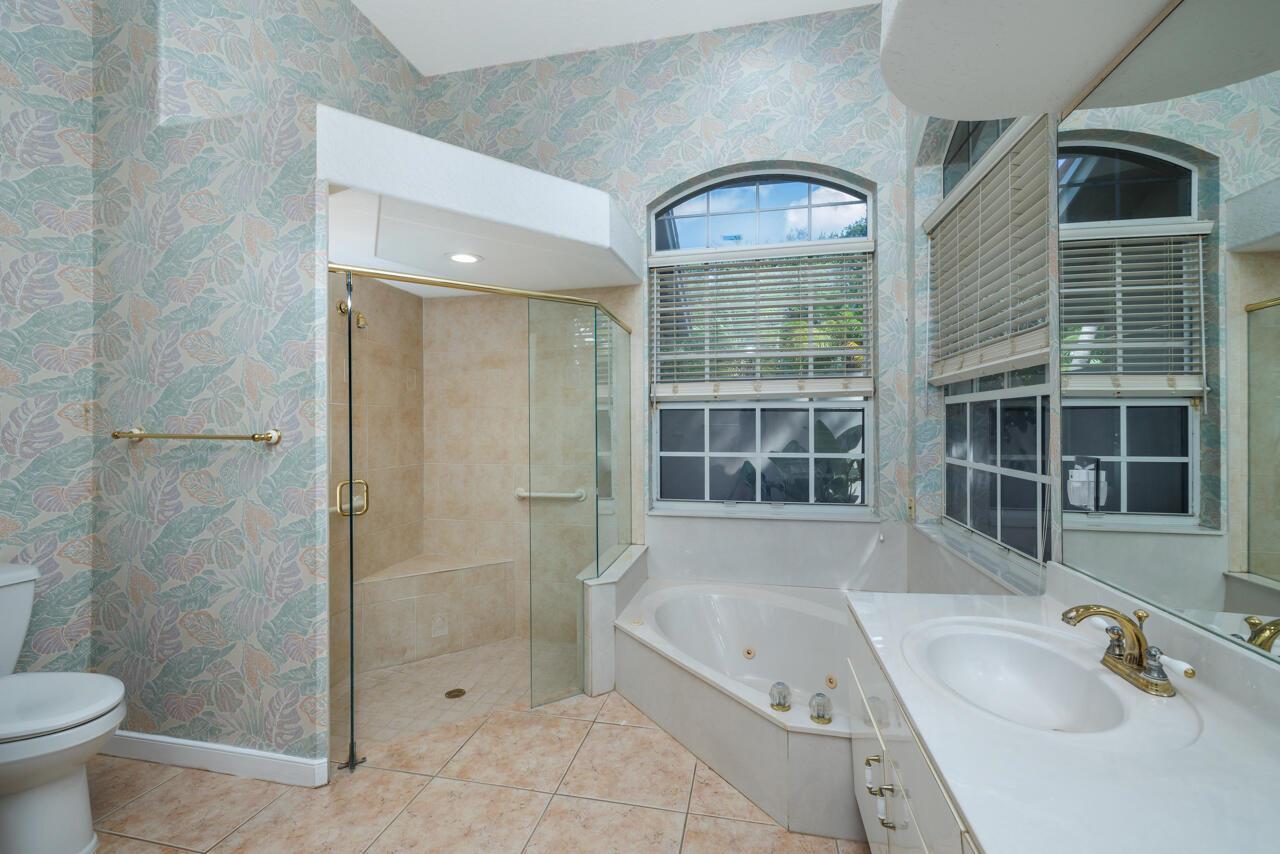 8120 SE Windjammer Way