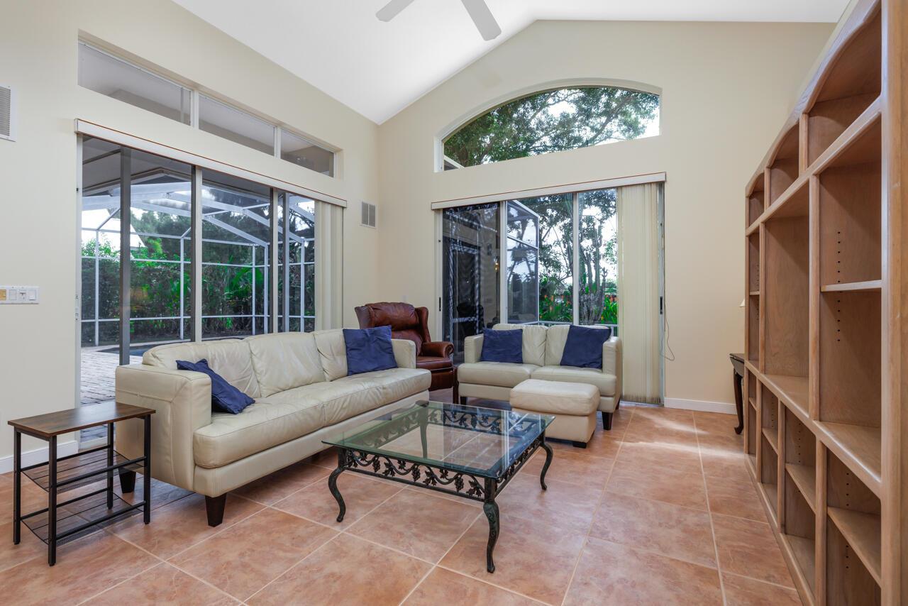 8120 SE Windjammer Way