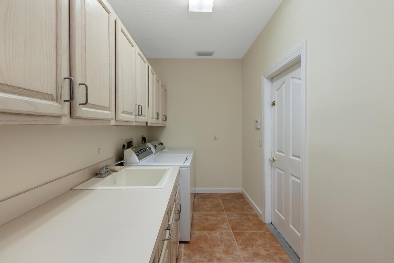 8120 SE Windjammer Way