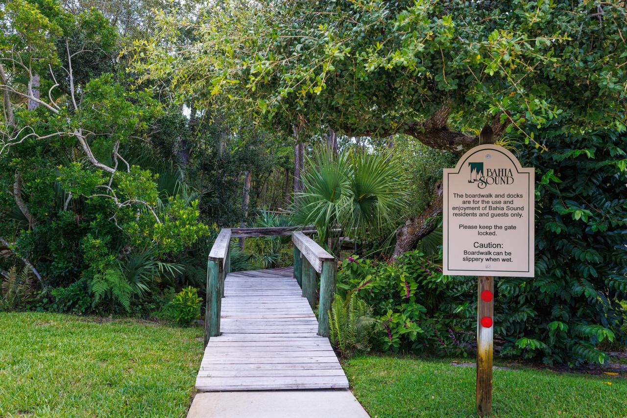 8120 SE Windjammer Way