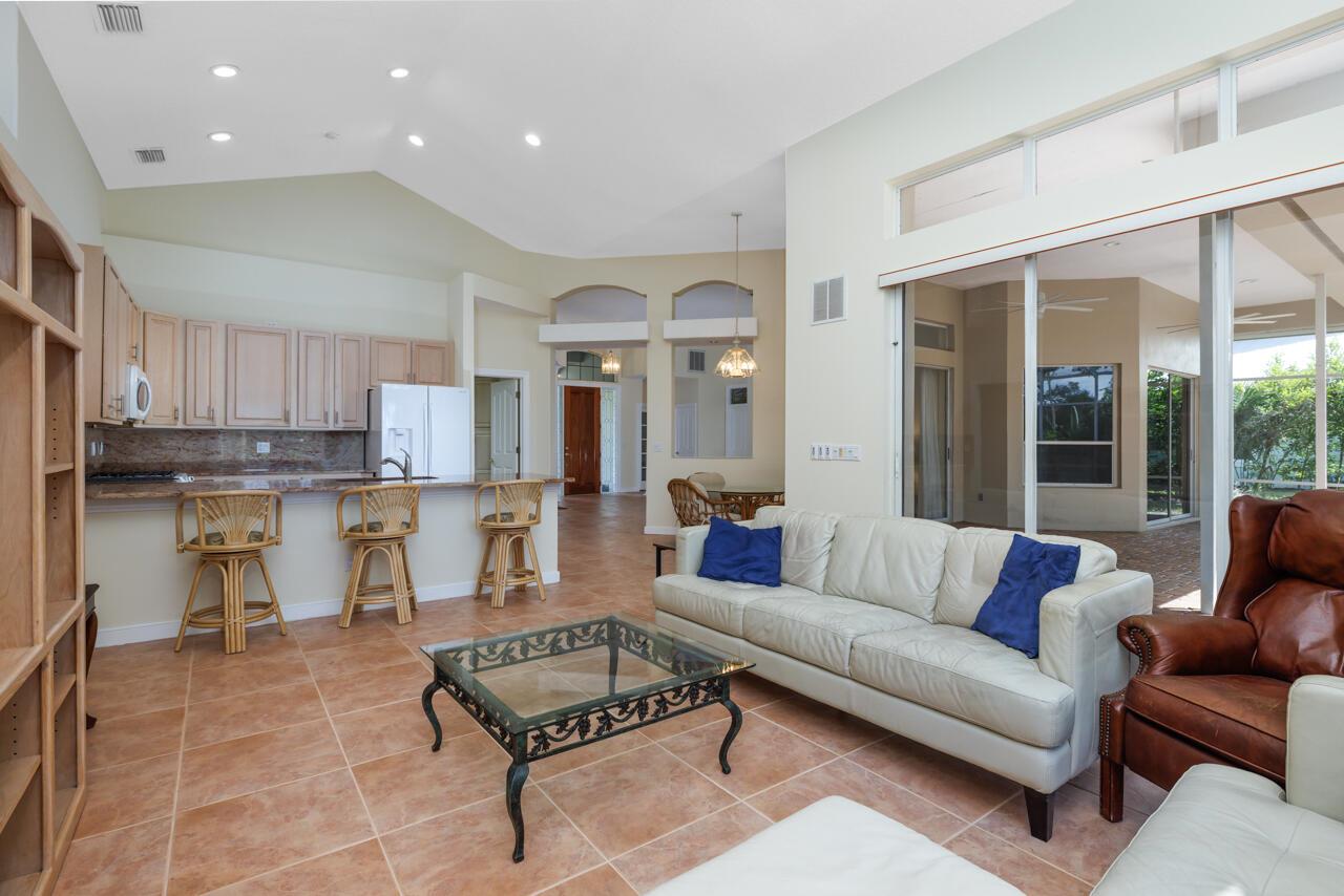 8120 SE Windjammer Way