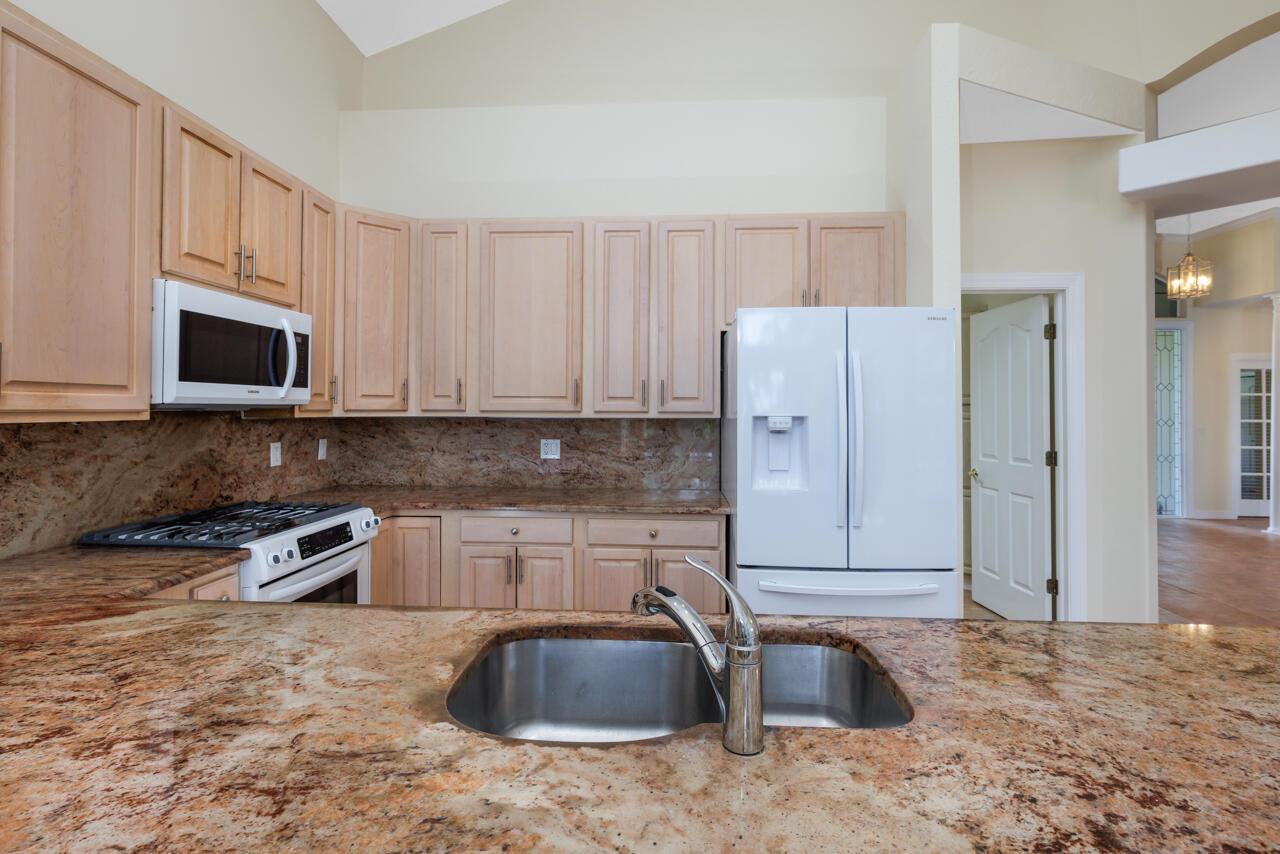 8120 SE Windjammer Way