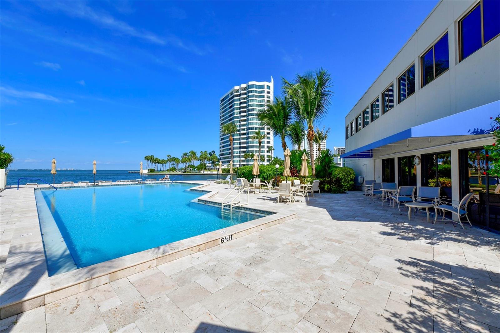 101 SUNSET DR #203