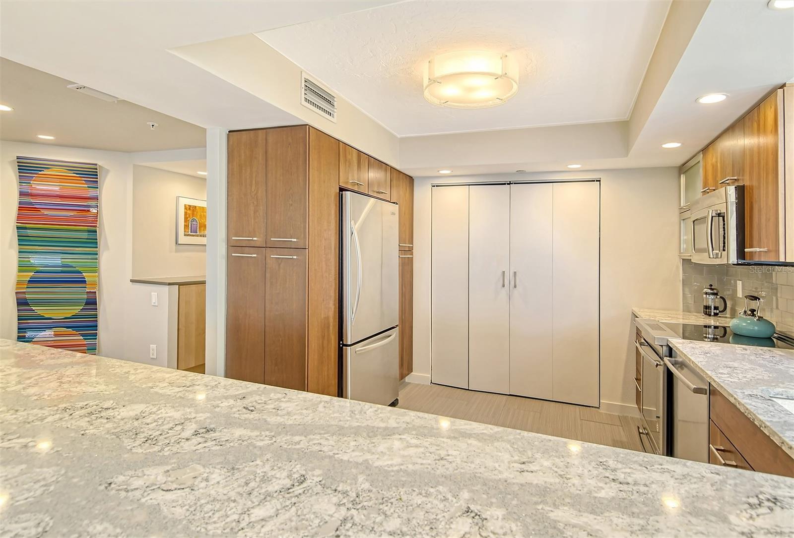 101 SUNSET DR #203