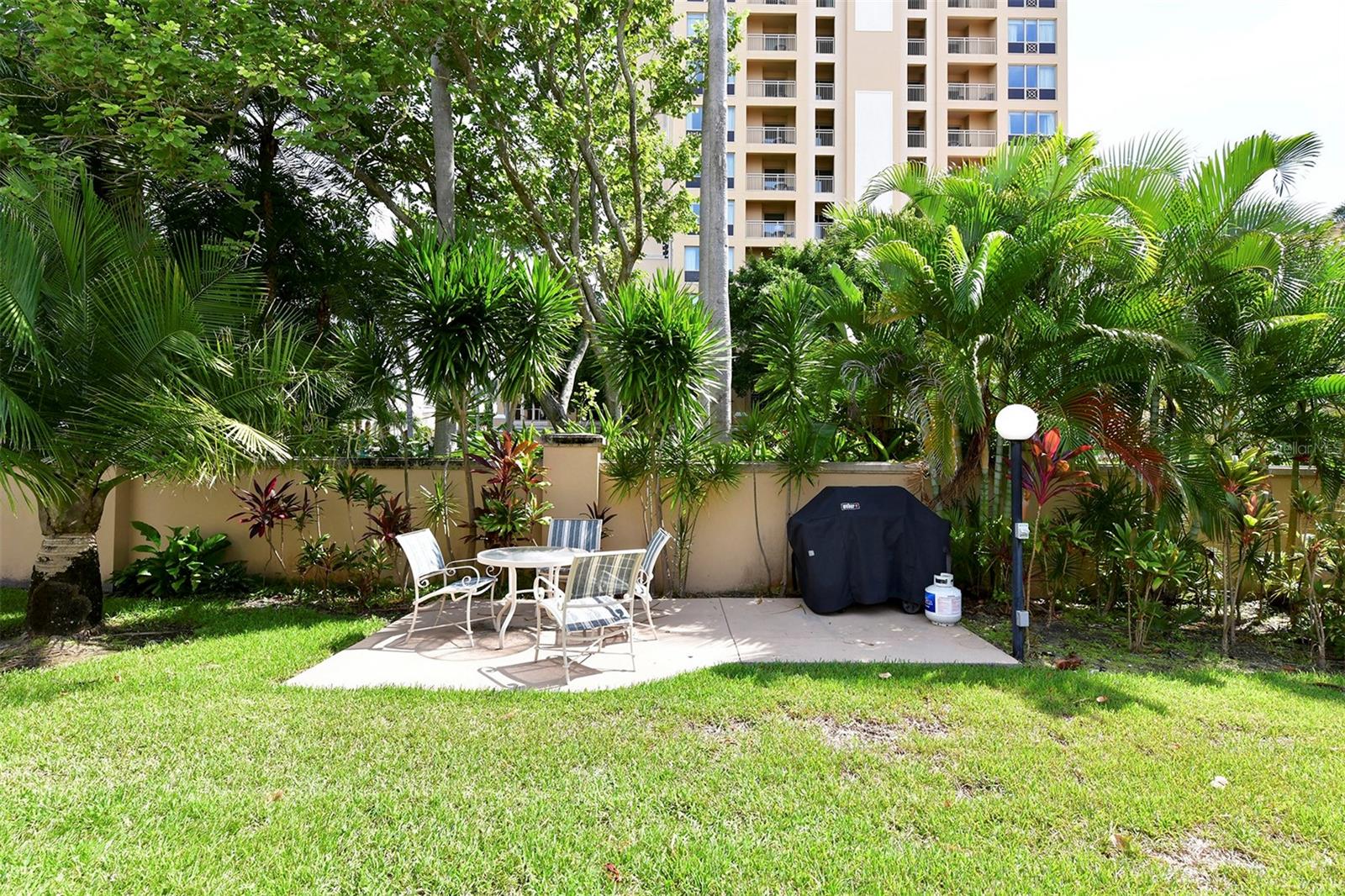 101 SUNSET DR #203
