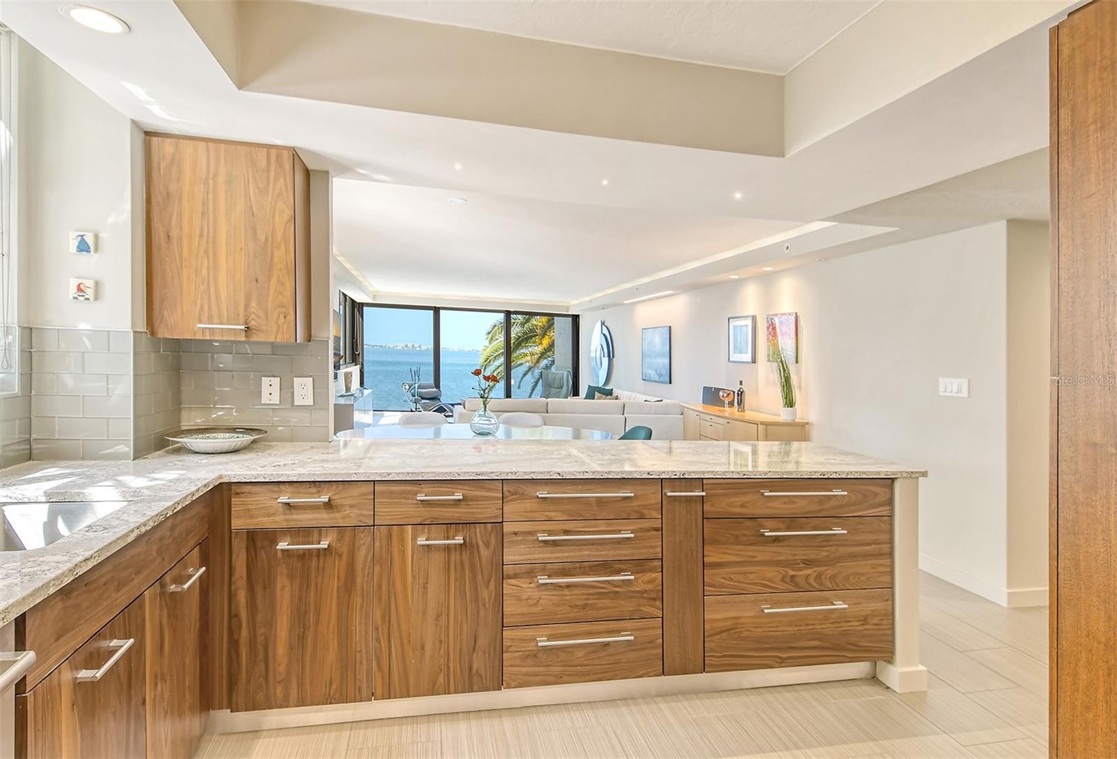 101 SUNSET DR #203