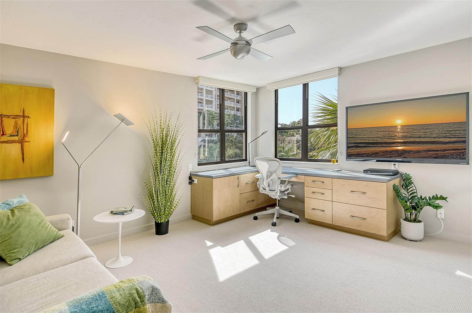 101 SUNSET DR #203