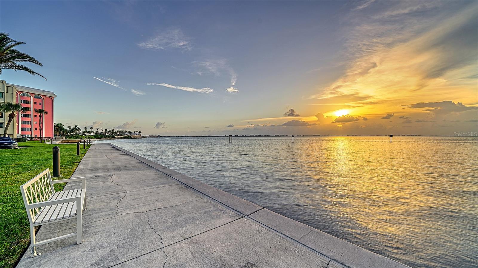 101 SUNSET DR #203