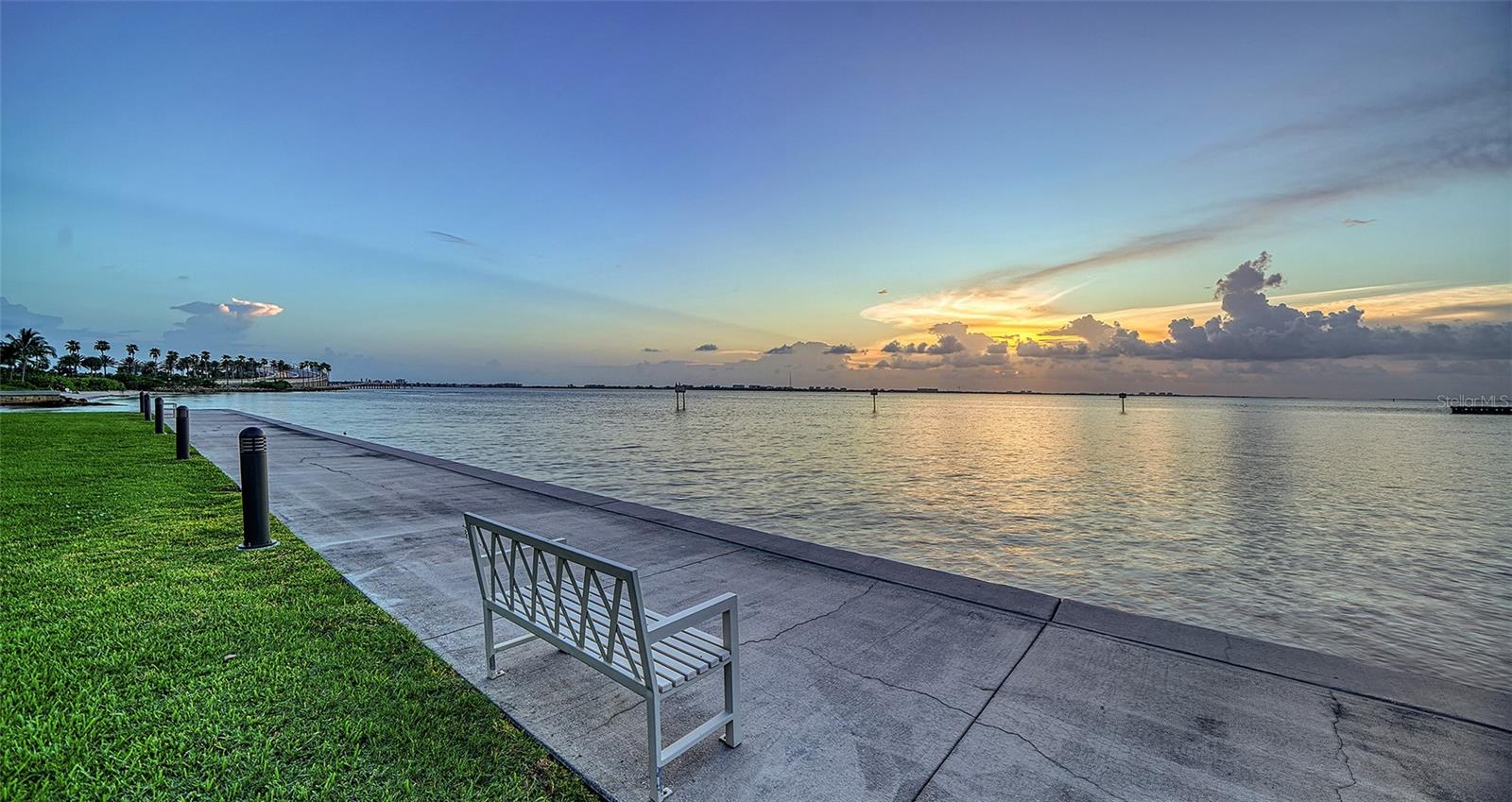 101 SUNSET DR #203