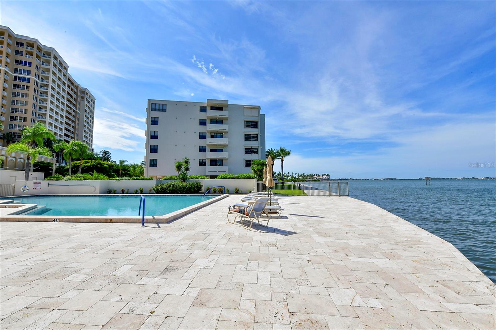 101 SUNSET DR #203