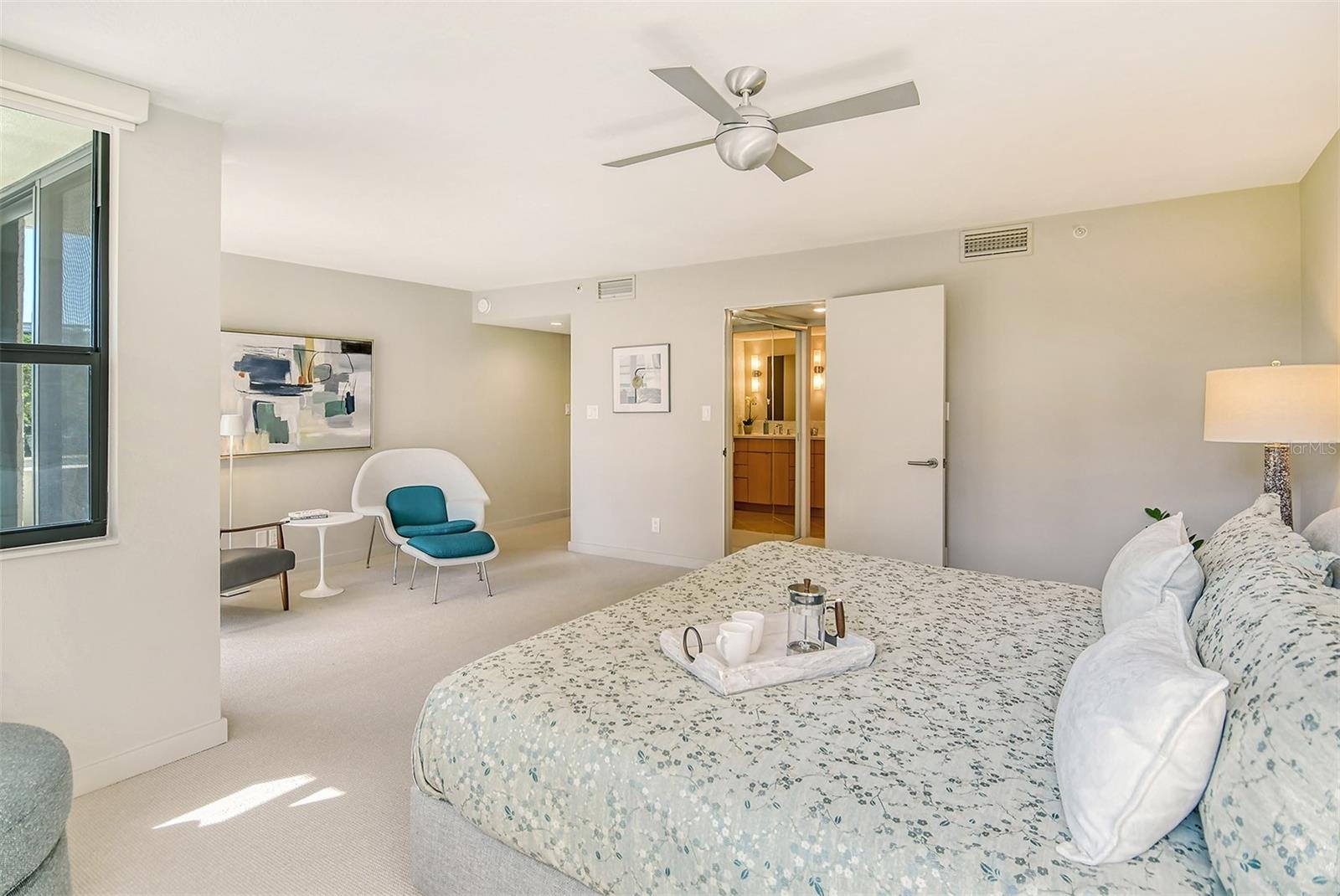 101 SUNSET DR #203