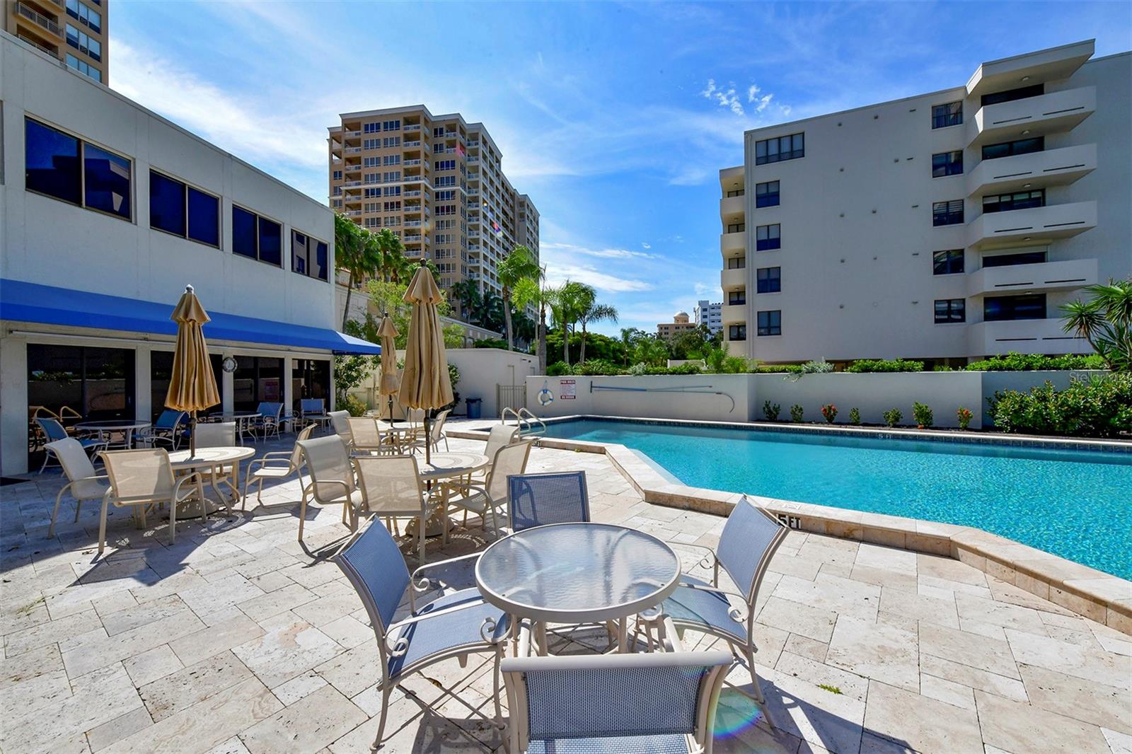 101 SUNSET DR #203